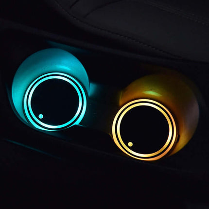 Färgglad LED-belysning för bilens mugghållare